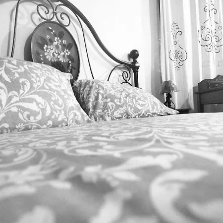B &b - Un Piccolo Hotel- Con Bagno Privato-parcheggio Interno Per Moto E Bici -energetic Breakfast Extra