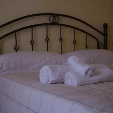 B &b - Un Piccolo Hotel- Con Bagno Privato-parcheggio Interno Per Moto E Bici -energetic Breakfast Extra 3*