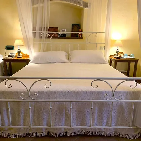 B&B B &b - Un Piccolo Hotel- Con Bagno Privato-parcheggio Interno Per Moto E Bici -energetic Breakfast Extra