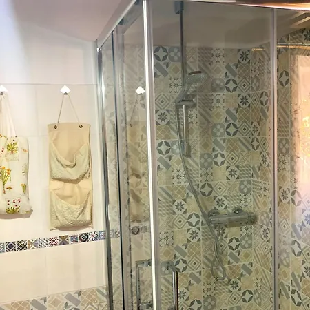 B &b - Un Piccolo Hotel- Con Bagno Privato-parcheggio Interno Per Moto E Bici -energetic Breakfast Extra לינה וארוחת בוקר Làconi