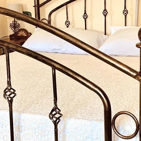 B &b - Un Piccolo Hotel- Con Bagno Privato-parcheggio Interno Per Moto E Bici -energetic Breakfast Extra Làconi