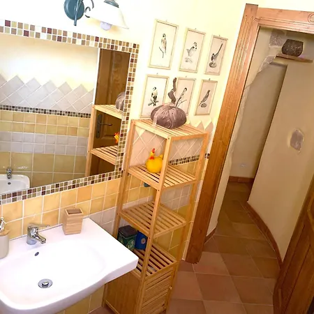 B &b - Un Piccolo Hotel- Con Bagno Privato-parcheggio Interno Per Moto E Bici -energetic Breakfast Extra 3*