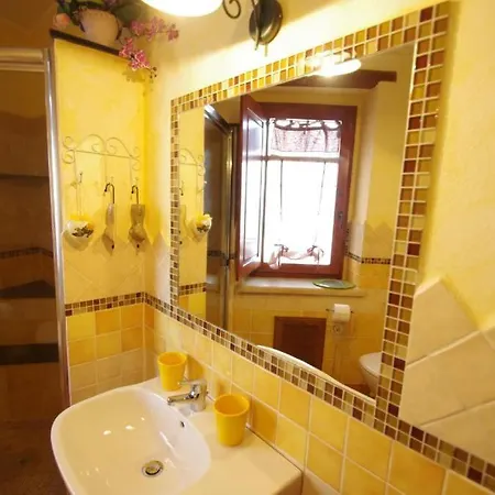 B &b - Un Piccolo Hotel- Con Bagno Privato-parcheggio Interno Per Moto E Bici -energetic Breakfast Extra 3* Làconi