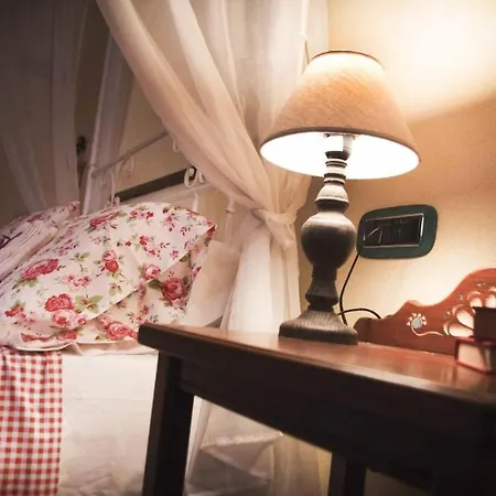 B &b - Un Piccolo Hotel- Con Bagno Privato-parcheggio Interno Per Moto E Bici -energetic Breakfast Extra Bed & Breakfast 3*