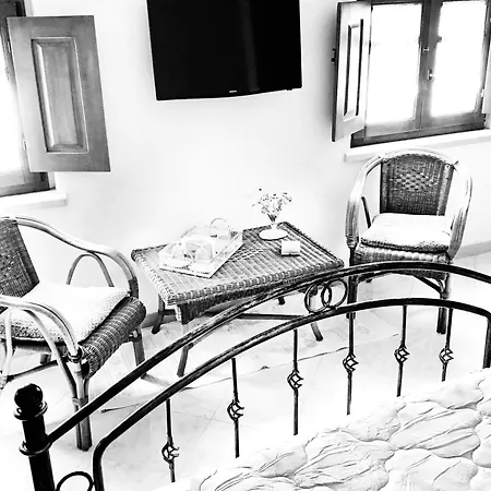 Bed & Breakfast B &b - Un Piccolo Hotel- Con Bagno Privato-parcheggio Interno Per Moto E Bici -energetic Breakfast Extra 3*