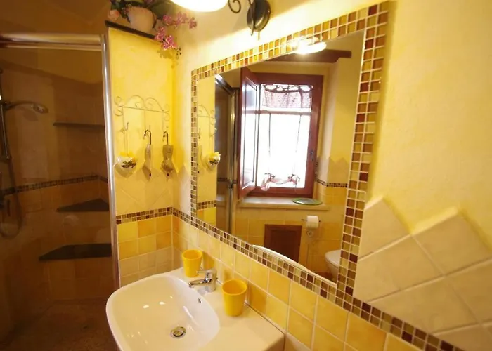 B &b - Un Piccolo Hotel- Con Bagno Privato-parcheggio Interno Per Moto E Bici -energetic Breakfast Extra 3* Laconi