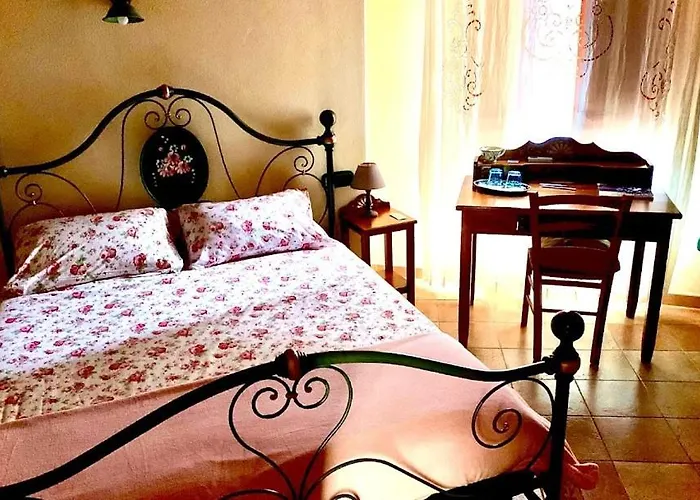 B &b - Un Piccolo Hotel- Con Bagno Privato-parcheggio Interno Per Moto E Bici -energetic Breakfast Extra Отель типа 