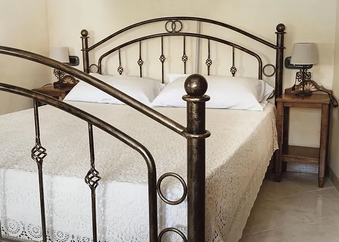 B &b - Un Piccolo Hotel- Con Bagno Privato-parcheggio Interno Per Moto E Bici -energetic Breakfast Extra Laconi