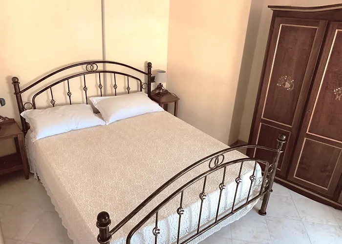 B &b - Un Piccolo Hotel- Con Bagno Privato-parcheggio Interno Per Moto E Bici -energetic Breakfast Extra Отель типа 