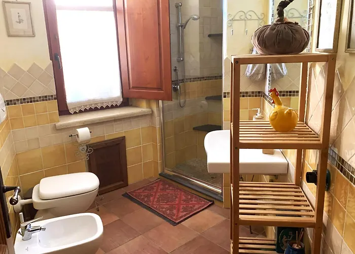 B &b - Un Piccolo Hotel- Con Bagno Privato-parcheggio Interno Per Moto E Bici -energetic Breakfast Extra Laconi