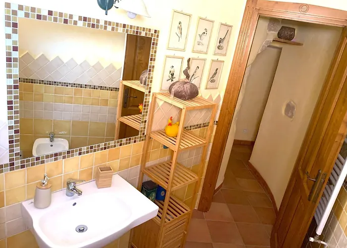 B &b - Un Piccolo Hotel- Con Bagno Privato-parcheggio Interno Per Moto E Bici -energetic Breakfast Extra 3*