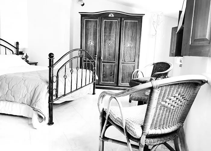 B &b - Un Piccolo Hotel- Con Bagno Privato-parcheggio Interno Per Moto E Bici -energetic Breakfast Extra Отель типа 